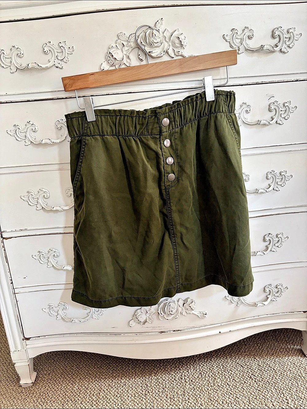 LOFT Cargo Skirt in Green Size Medium Like New